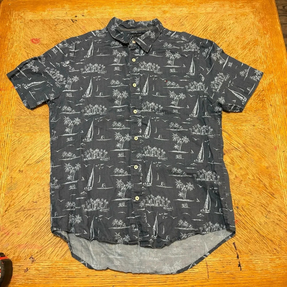 Tommy Hilfiger Hawaiian Sail Boat Shirt Mens Large Grey Custom Fit Button Up - Picture 1 of 5